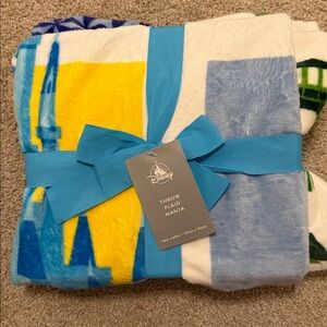 Brand New Walt Disney World WDW Four Parks Blue and Yellow Fleece Throw Blanket